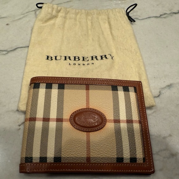 Authentic Brurberry Vintage Bifold Wallet in Haymarket Check - Picture 1 of 16